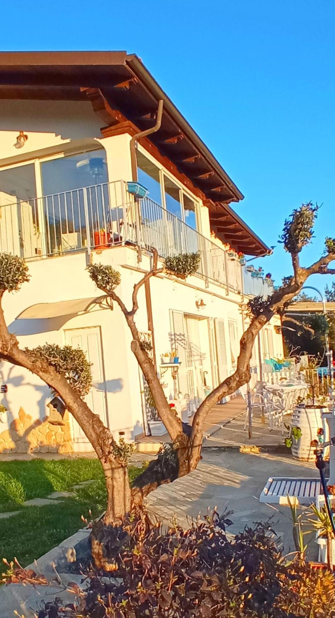Message In A Bottle Bed And Breakfast Camporosso  Exterior foto